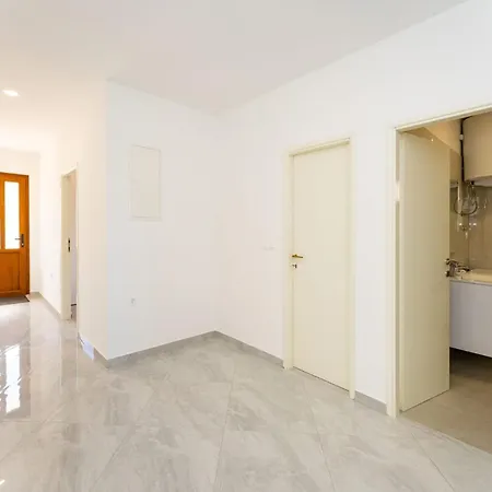 Lorena Novigrad (Dalmatia)