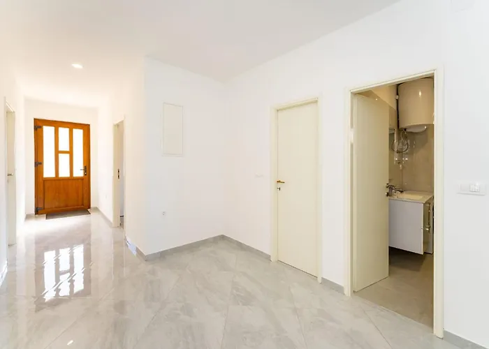 Lorena Новиград-Далмация