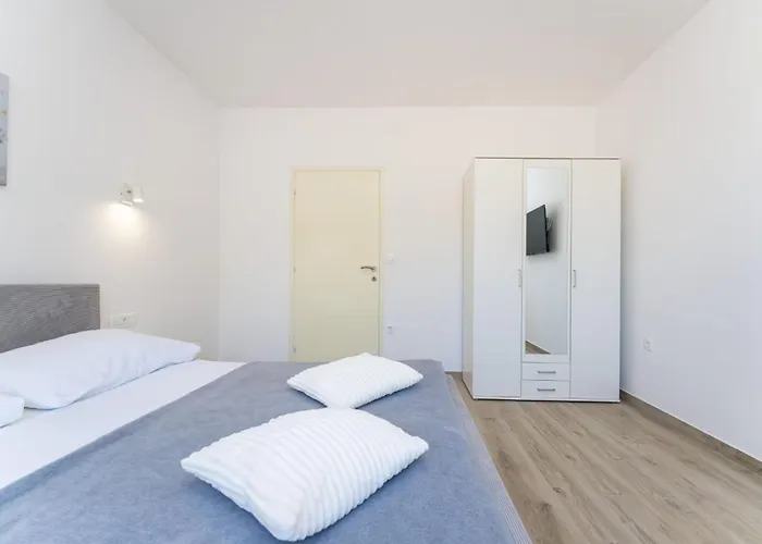 Lorena Вилла Новиград-Далмация